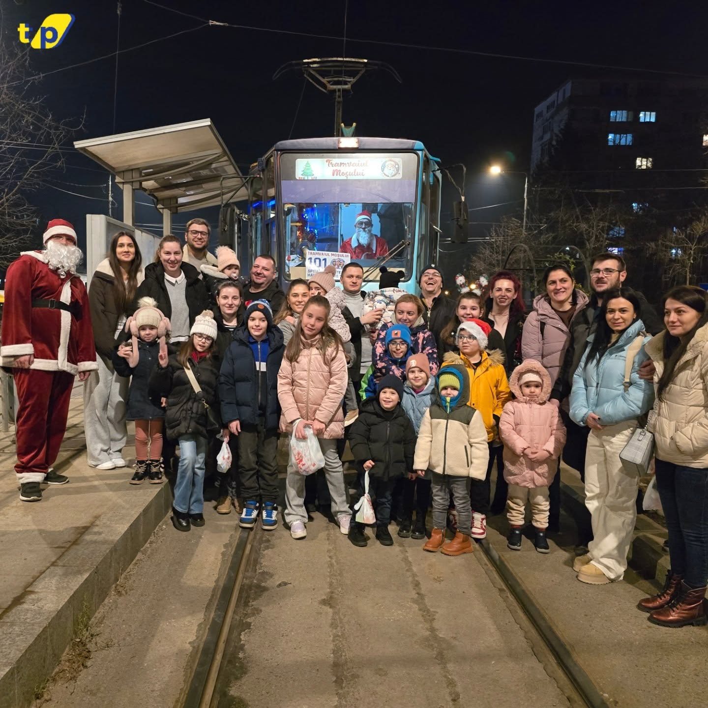Interior decorat de Crăciun în Tramvaiul lui Moș